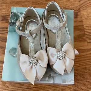 Joyfolie t-strap flat shoes size 7